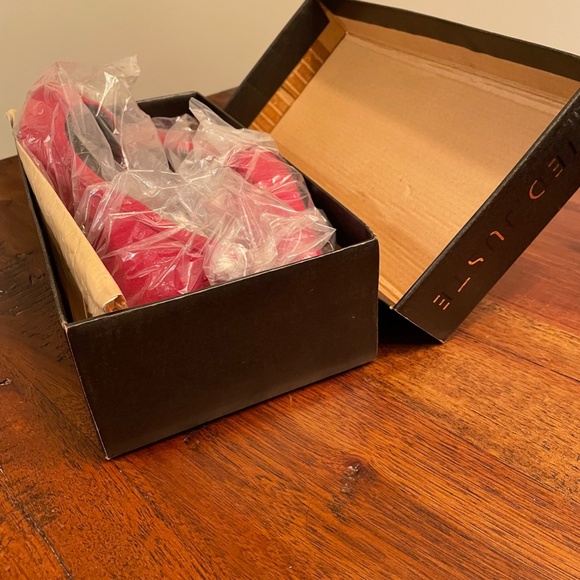 Pied Juste Suede Kitten Heel with Side Bow - Picture 2 of 7